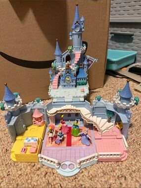 Disney Castle bluebird poly pocket Playset in Blue, Pink, Yellow and Purple